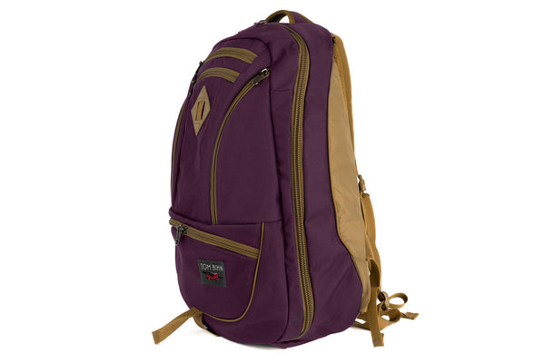 The Guide's Edition Synik 30 in Aubergine 420 Parapack shot in profile.